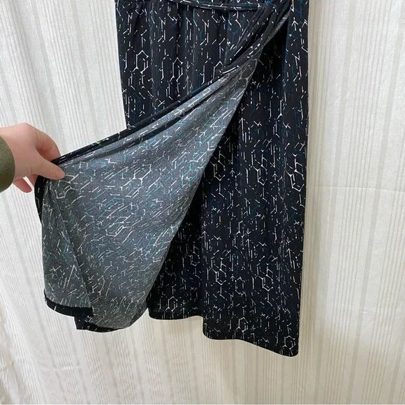 NWT🌺 Apt 9 black faux wrap geometric pattern dress with tie waist - Picture 6 of 9